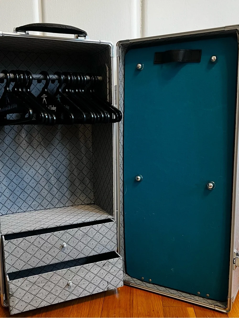 Traveling Wardrobe Case for Dolls